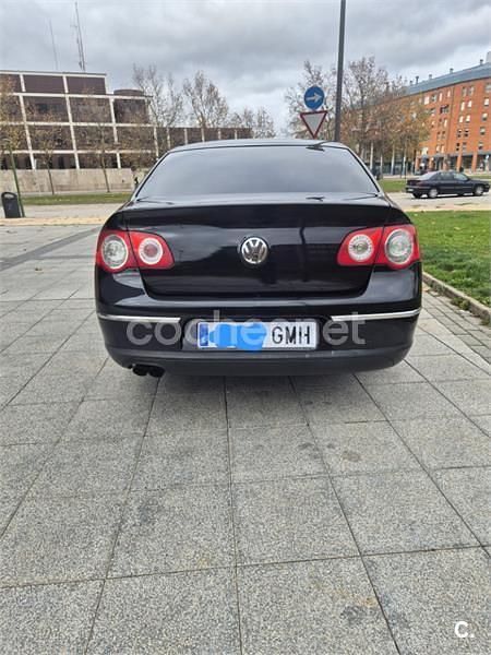 Usado VW Passat Highline 140 CV (102 kW) 2009 Negro Berlina