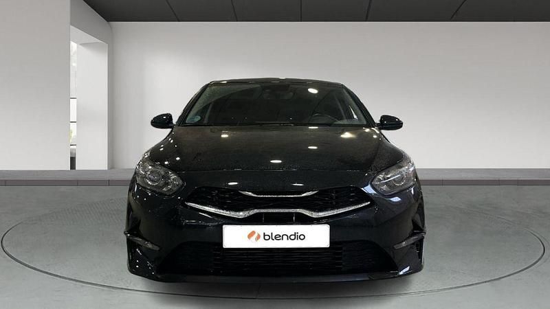 Usado Kia Ceed 120 CV (88 kW) 2023 Negro Utilitario