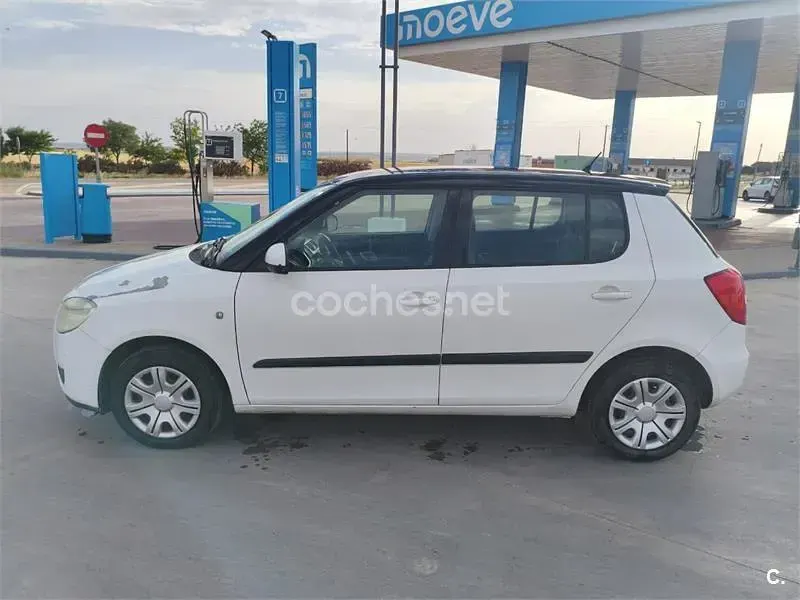 Usado Skoda Fabia 60 CV (44 kW) 2009 Blanco Berlina