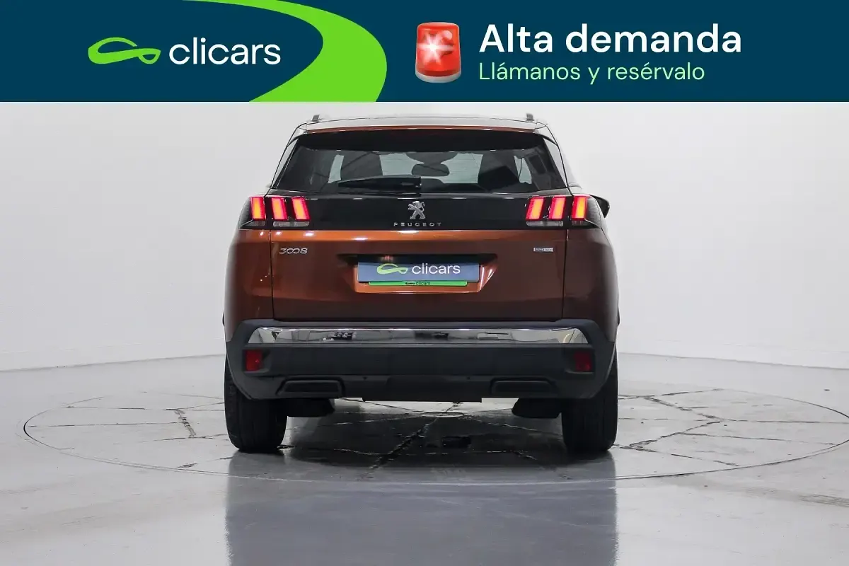Usado Peugeot 3008 Allure 130 CV (95 kW) 2017 Marrón SUV