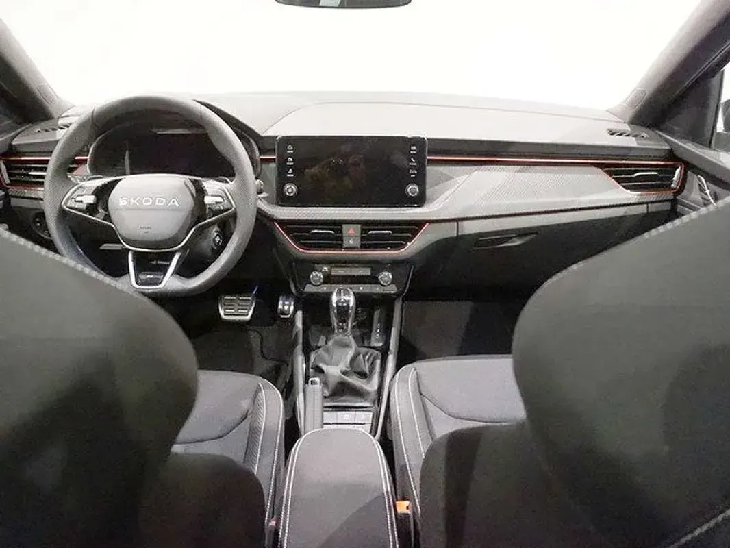 Usado Skoda Scala Monte Carlo 116 CV (85 kW) 2025 Gris Utilitario