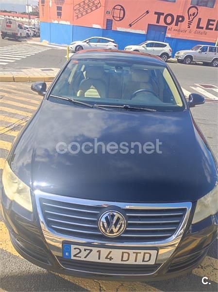 Usado VW Passat Highline 140 CV (102 kW) 2005 Negro Berlina