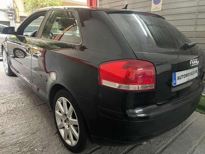 Usado Audi A3 Ambiente 140 CV (102 kW) 2006 Negro Utilitario