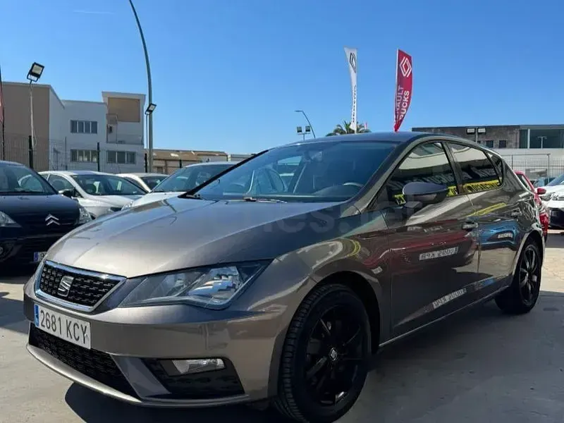 Usado Seat Leon Reference 110 CV (80 kW) 2017 Beige Berlina
