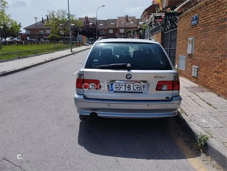 Usado BMW 520 Exclusive 136 CV (100 kW) 2002 Gris / plata Familiar