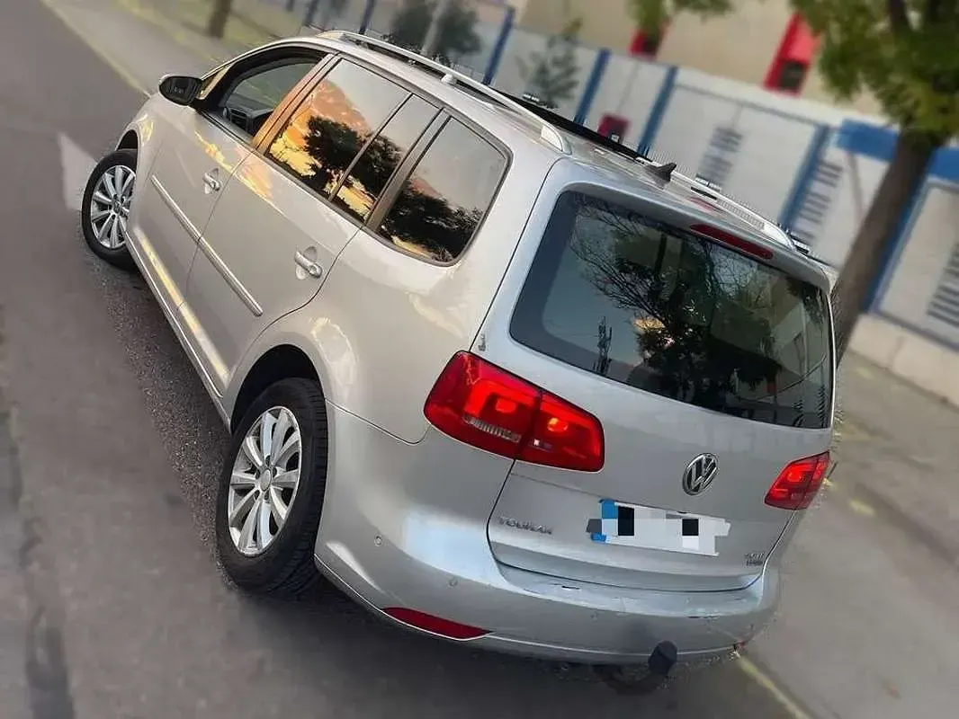 Usado VW Touran Sport 140 CV (102 kW) 2012 Gris Monovolumen