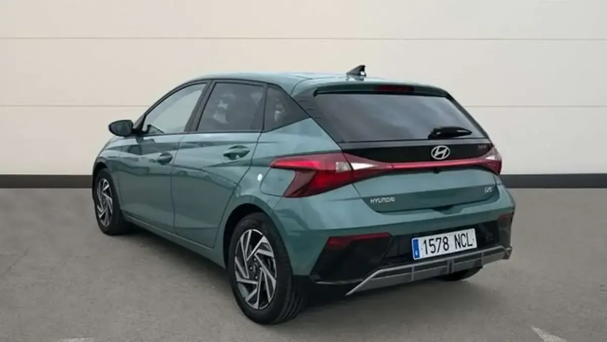 Usado Hyundai i20 101 HP (74 kW) 2025 Verde Citadino