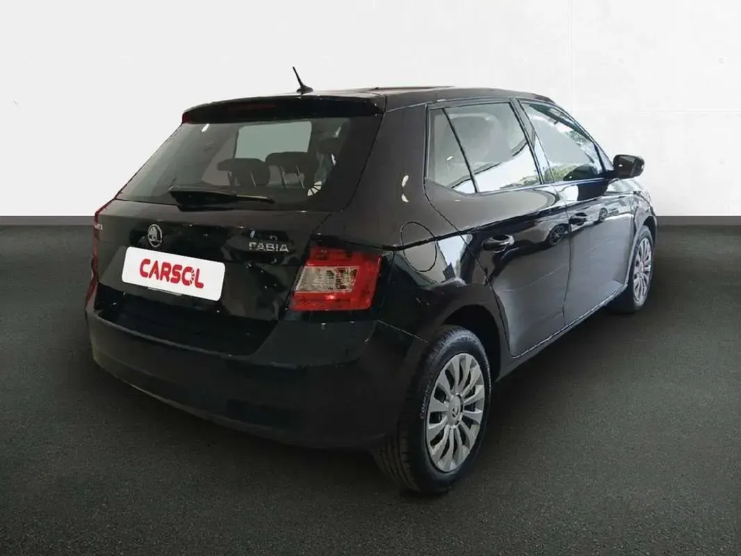 Usado Skoda Fabia Active 95 CV (69 kW) 2017 Negro Utilitario