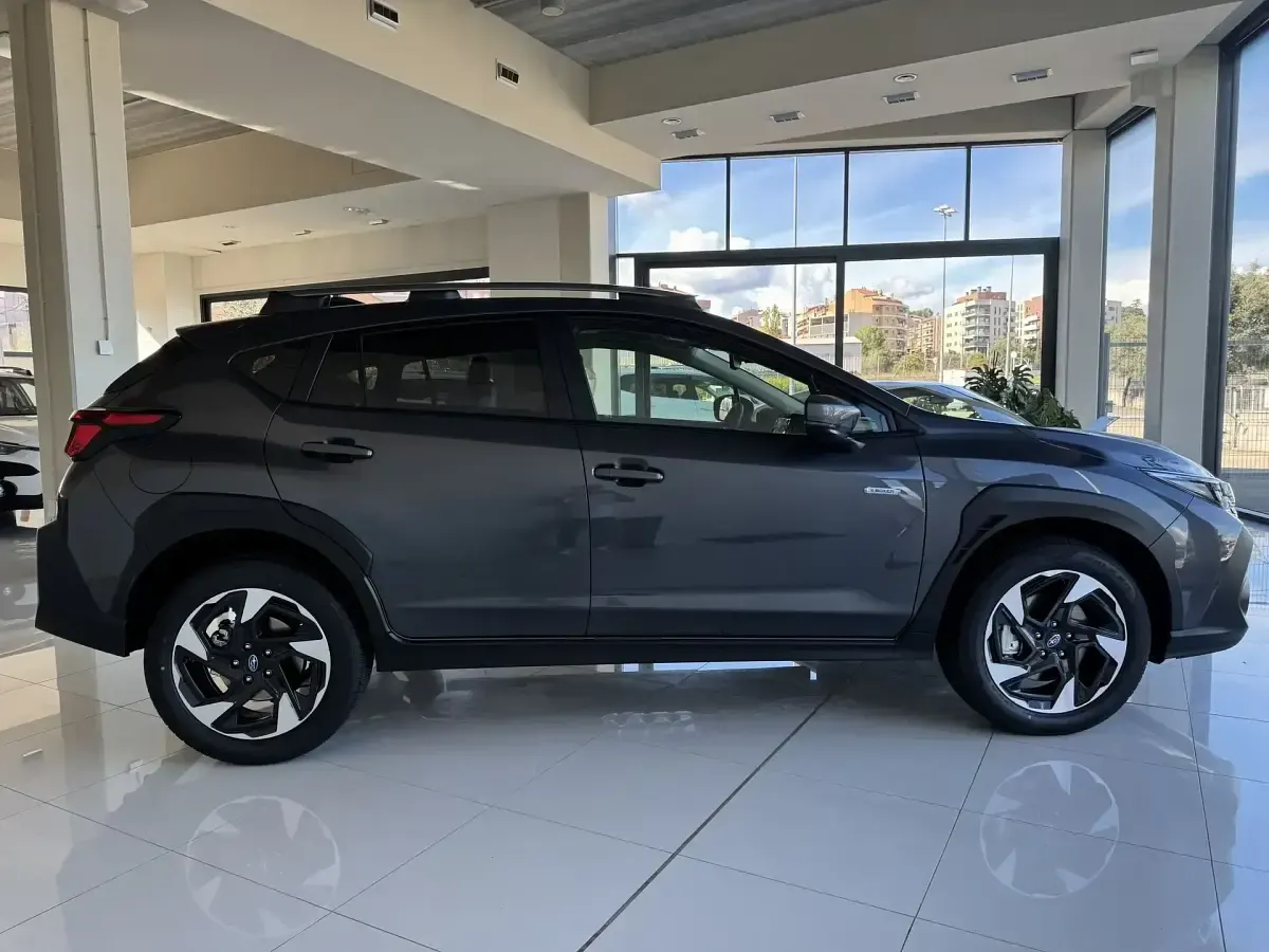 Usado Subaru Crosstrek 136 CV (100 kW) 2024 Gris SUV