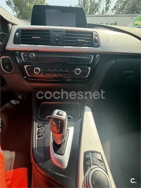 Usado BMW 320 Efficient Dynamics 163 CV (119 kW) 2019 Negro Familiar