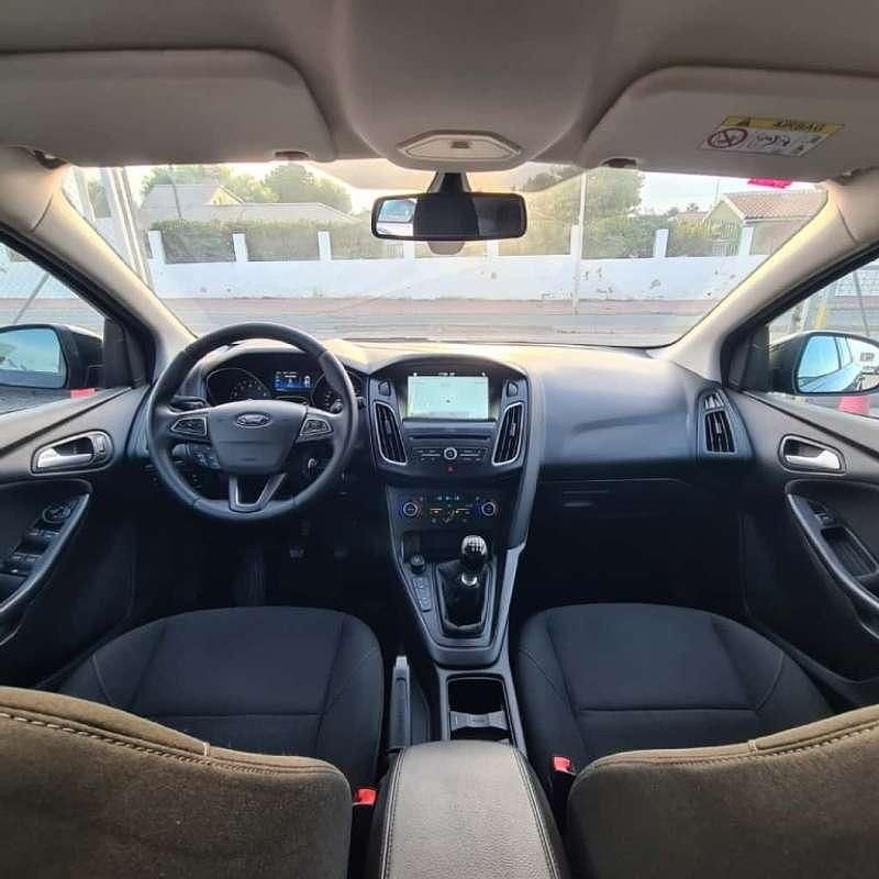 Usado Ford Focus Trend+ 125 CV (91 kW) 2016 Negro Utilitario