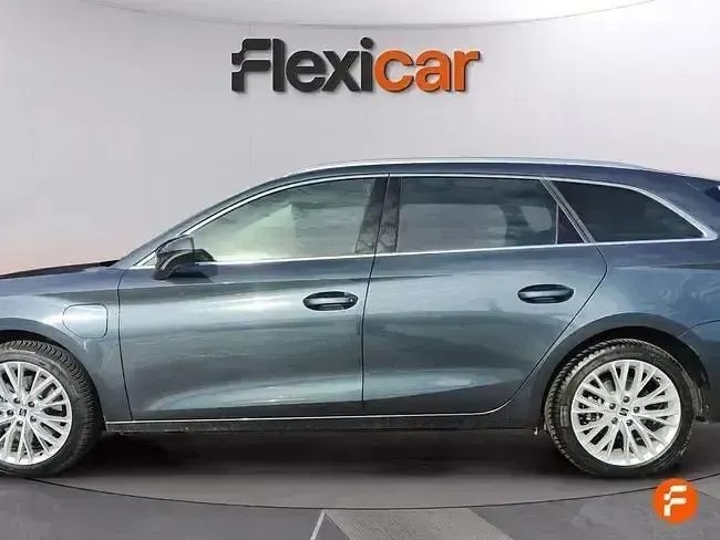 Usado Seat Leon Reference 90 CV (66 kW) 2021 Gris Berlina
