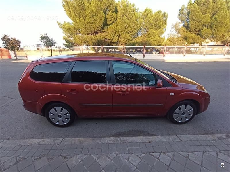 Granate Usado 2007 Ford Focus Trend Familiar | 3700 € (Precio justo) - Imagen 1/4