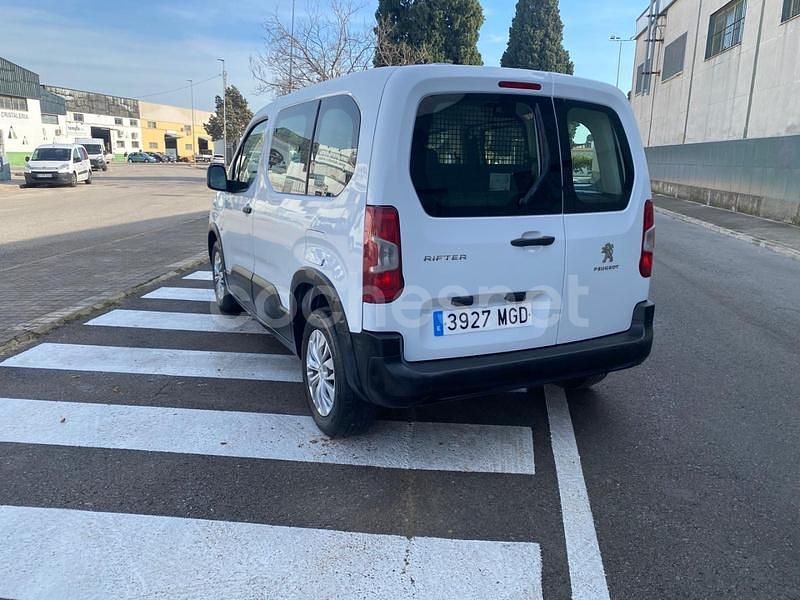 Usado Peugeot Rifter Active 100 CV (73 kW) 2023 Blanco Monovolumen