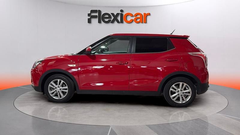 Usado Ssangyong (KGM) Tivoli Limited 129 CV (94 kW) 2017 Rojo SUV