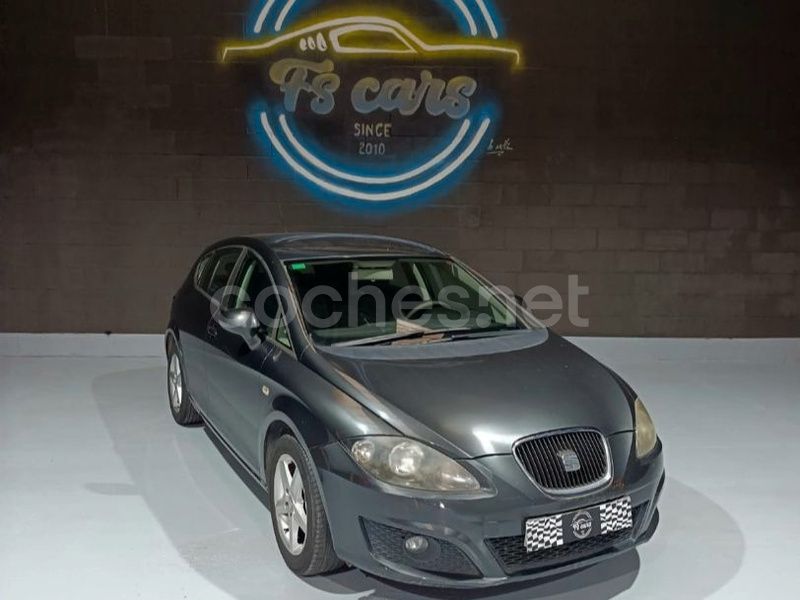 Gris / plata Usado 2012 Seat Leon Reference Berlina | 7490 € (Buen precio) - Imagen 1/4