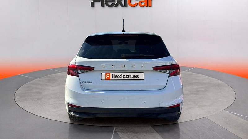 Usado Skoda Fabia Selection 95 CV (69 kW) 2024 Blanco Utilitario