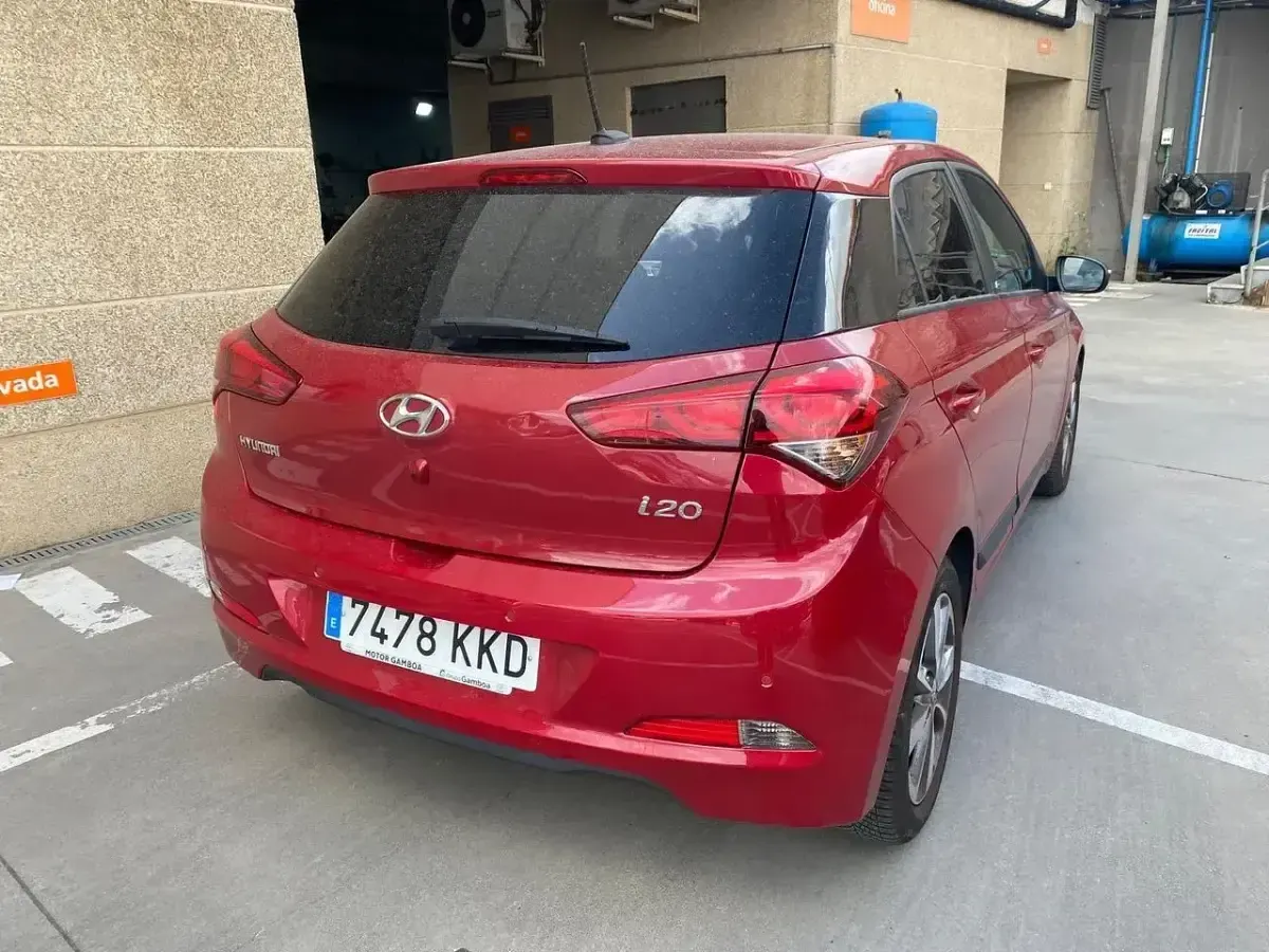 Usado Hyundai i20 GO! 100 CV (73 kW) 2018 Rojo Utilitario