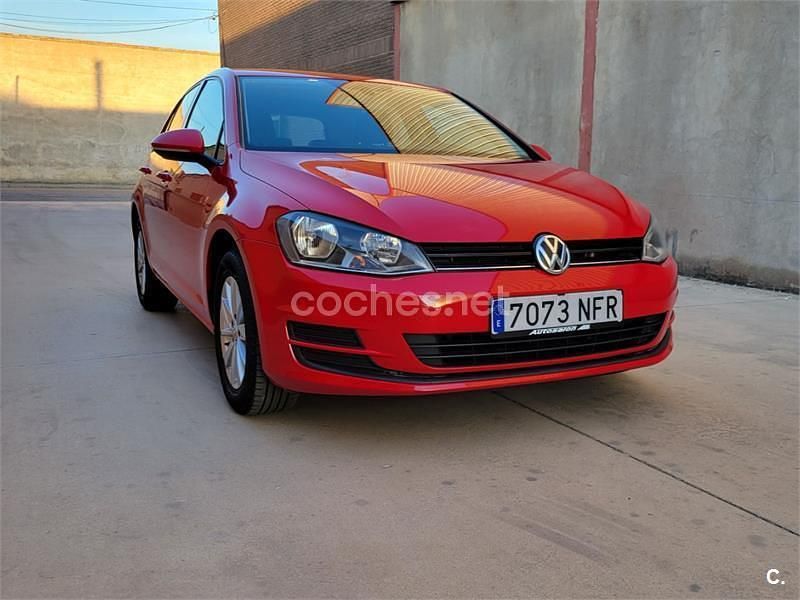 Rojo Usado 2014 VW Golf VII Edition Berlina | 11.900 € (Precio justo) - Imagen 1/4