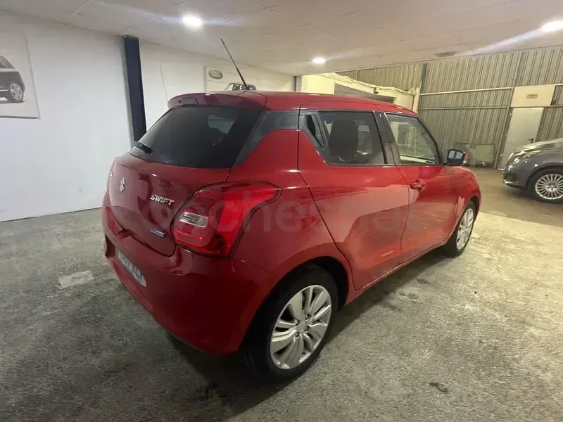 Usado Suzuki Swift GLX 111 CV (81 kW) 2018 Rojo Utilitario
