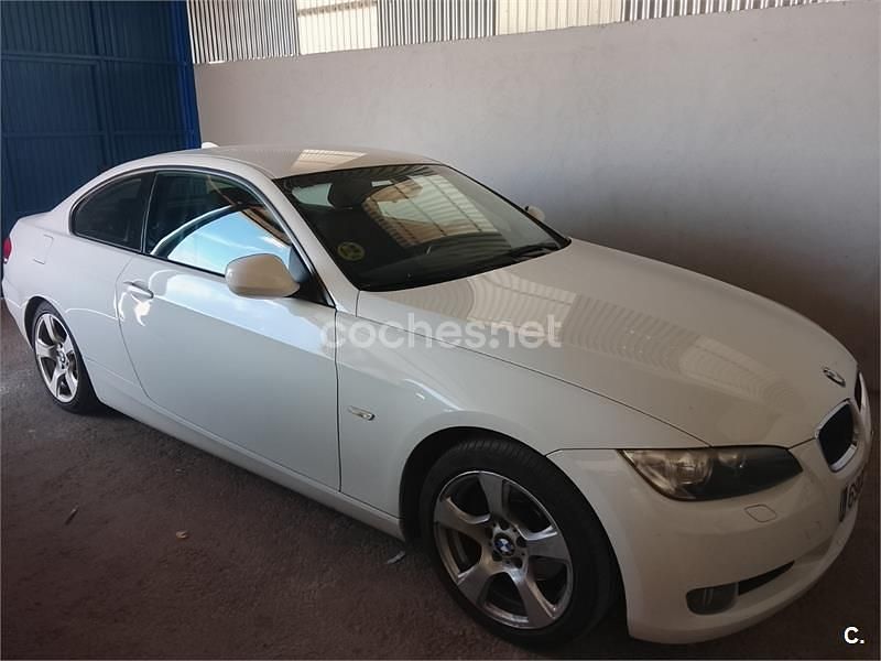 Blanco Usado 2010 BMW 320 Coupe | 3999 € (Buen precio) - Imagen 1/4