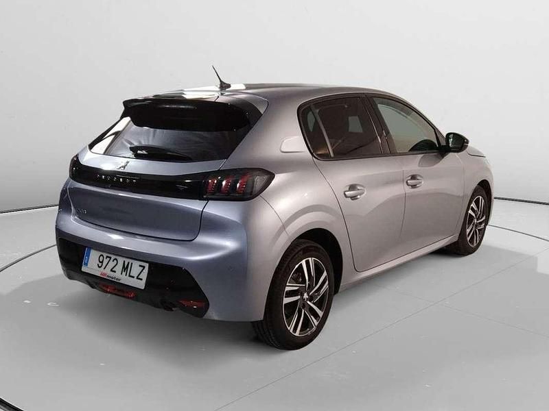Usado Peugeot 208 Allure 102 CV (75 kW) 2023 Gris Utilitario
