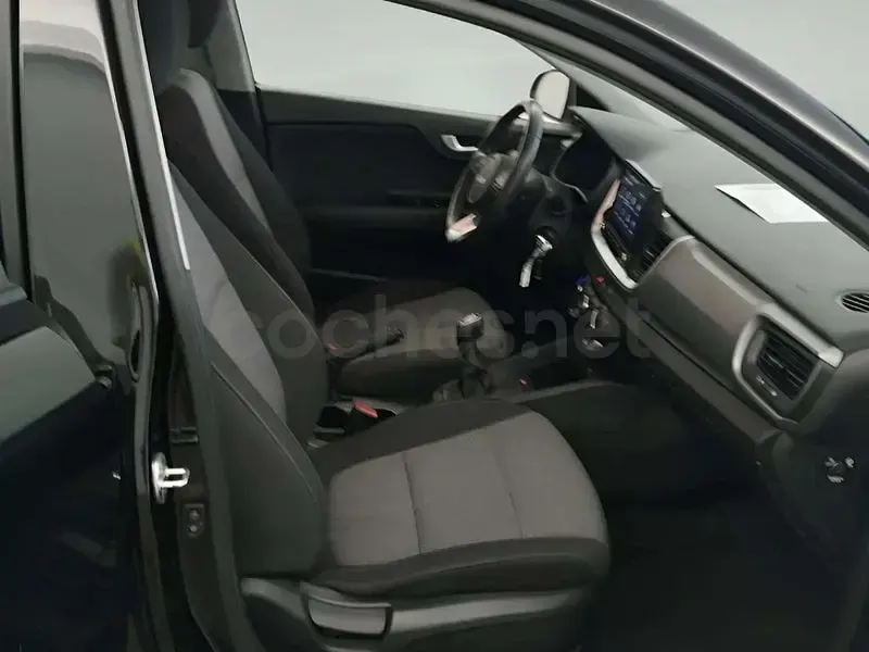 Usado Kia Stonic 100 CV (73 kW) 2022 Negro SUV