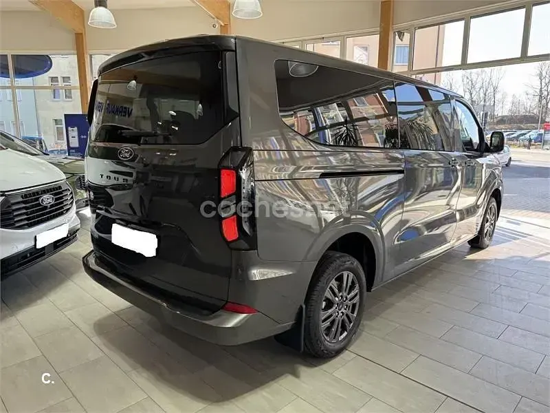 Usado Ford Tourneo Custom Titanium X 150 CV (110 kW) 2025 Gris / plata Van