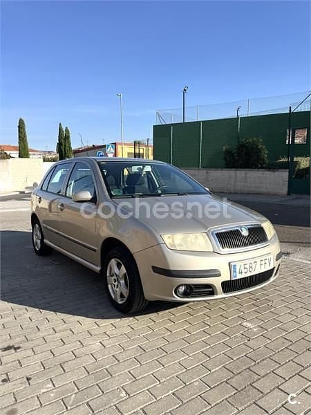 Usado Skoda Fabia Comfort 75 CV (55 kW) 2006 Beige Berlina