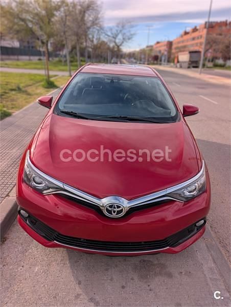 Usado Toyota Auris Active 116 CV (85 kW) 2016 Rojo Berlina