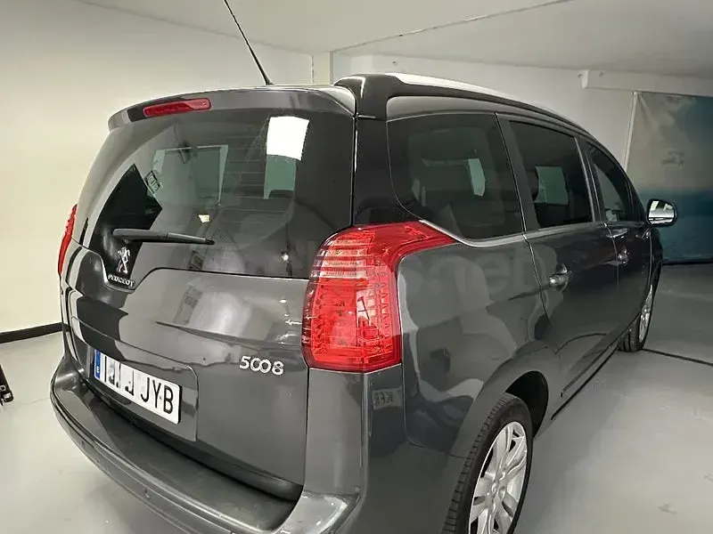 Używany Peugeot 5008 Style 120 KM (88 kW) 2017 Szary Minivan