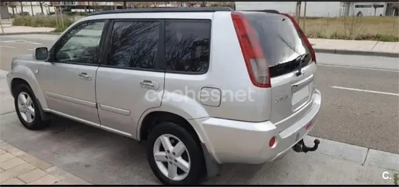 Usado Nissan X-Trail 136 CV (100 kW) 2005 Gris / plata SUV