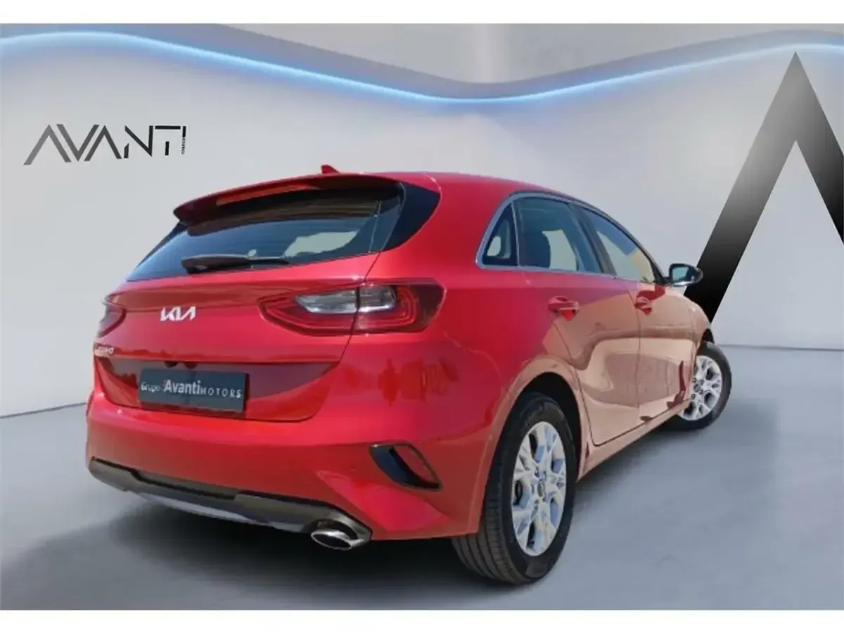 Usado Kia Ceed 120 CV (88 kW) 2025 Rojo Utilitario