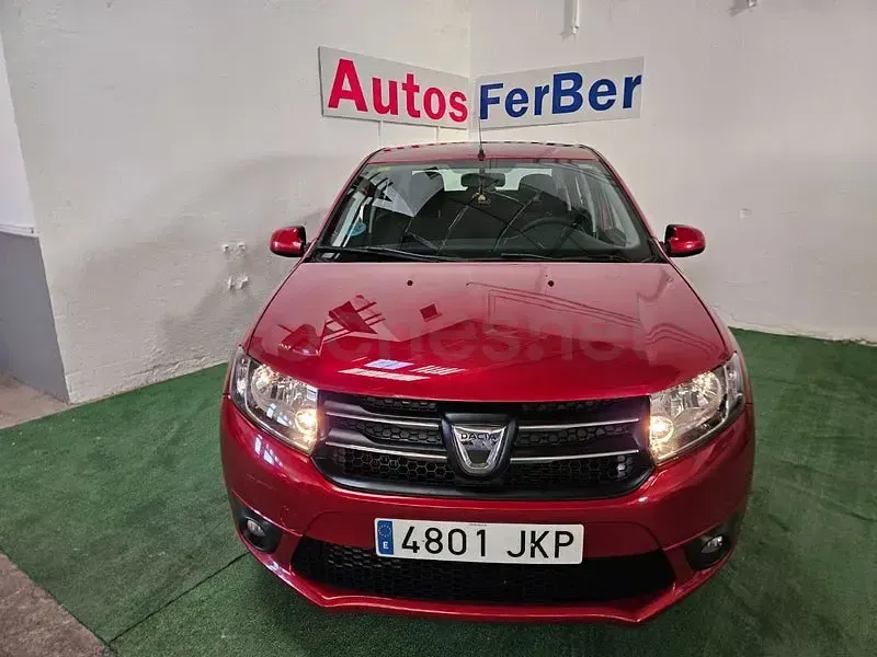 Usado Dacia Logan Lauréate 90 CV (66 kW) 2017 Granate Berlina