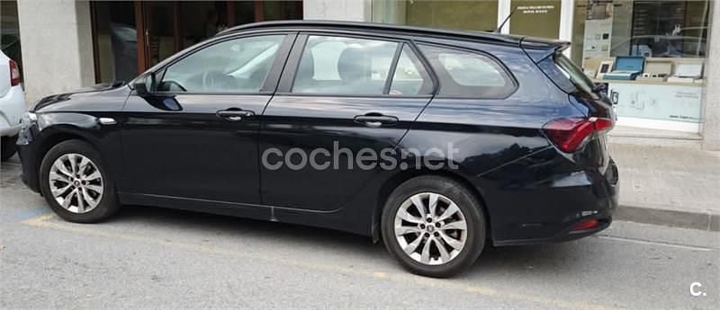 Usado Fiat Tipo Lounge 120 CV (88 kW) 2018 Negro Familiar