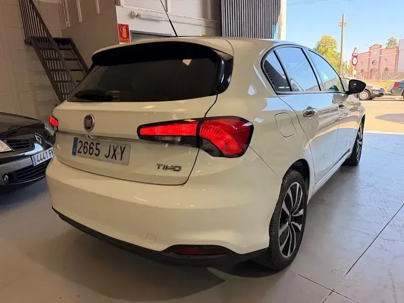Usado Fiat Tipo Pop 95 CV (69 kW) 2017 Blanco Berlina