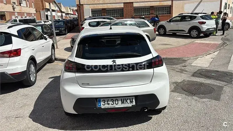 Usado Peugeot 208 Allure 100 CV (73 kW) 2023 Blanco Utilitario