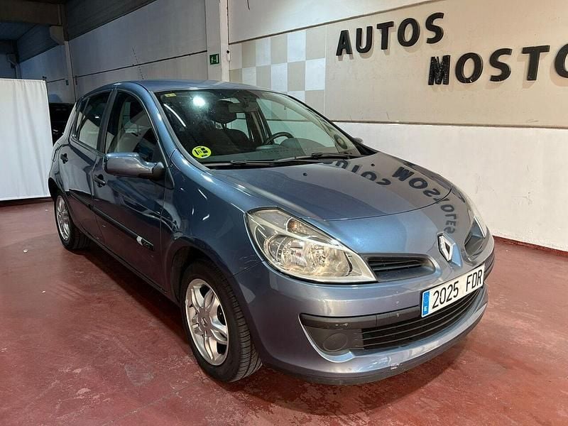 Usado Renault Clio II Dynamique 85 CV (62 kW) 2006 Gris Berlina