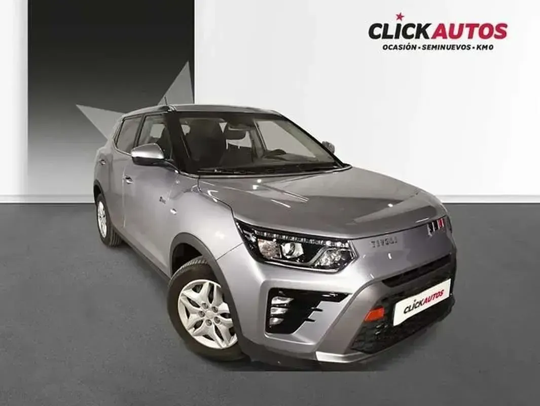 Usado SsangYong Tivoli 136 CV (100 kW) 2024 Gris SUV