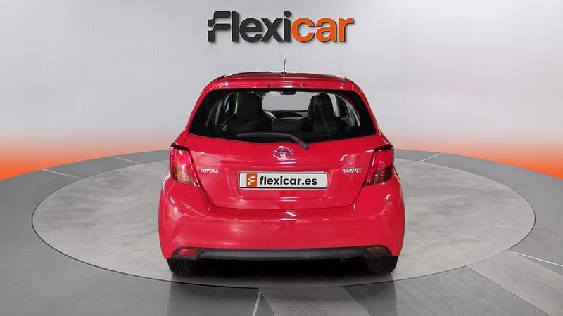 Usado Toyota Yaris Active 69 CV (50 kW) 2017 Rojo Berlina