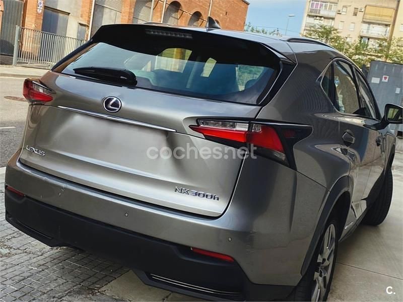 Usado Lexus NX300h Executive Line 197 CV (144 kW) 2014 Gris / plata SUV