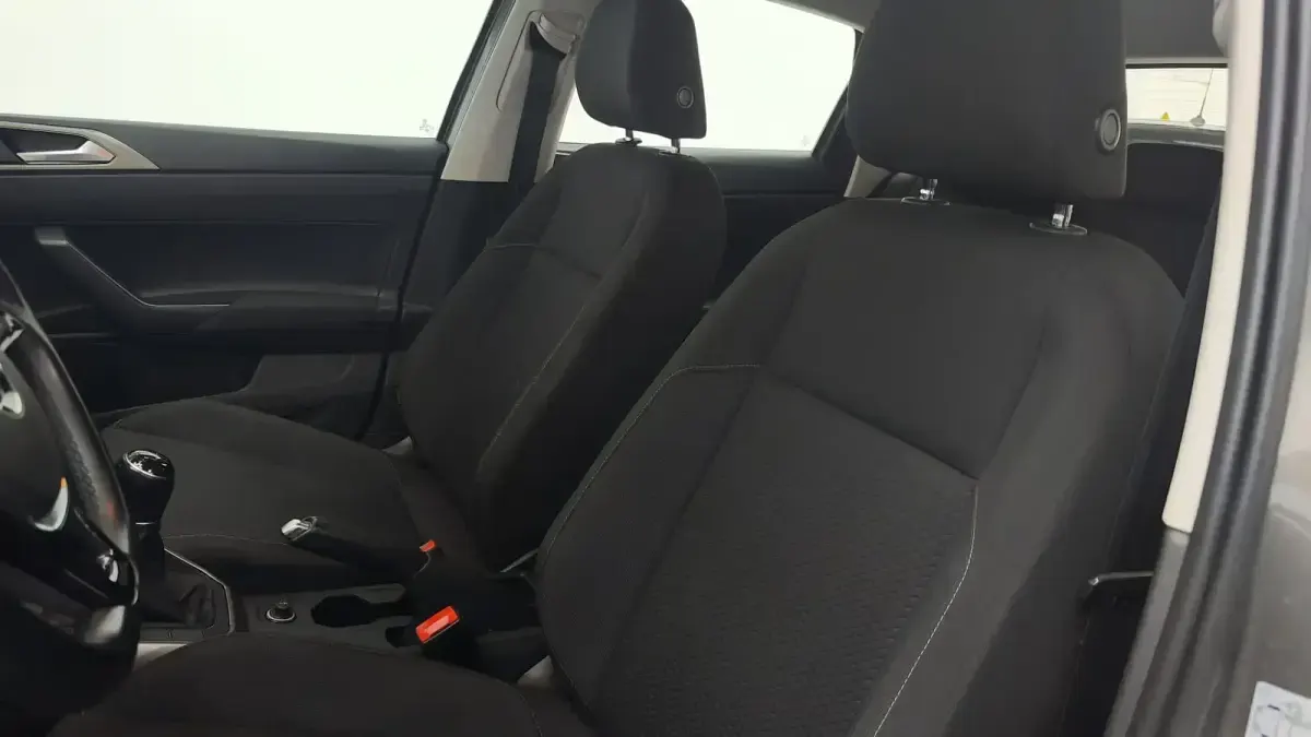 Usado VW Polo Advance 95 CV (69 kW) 2021 Gris / plata Berlina