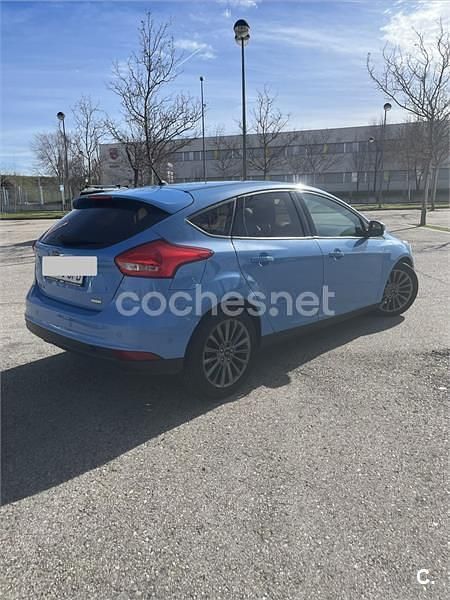 Usado Ford Focus Trend 125 CV (91 kW) 2016 Azul Berlina