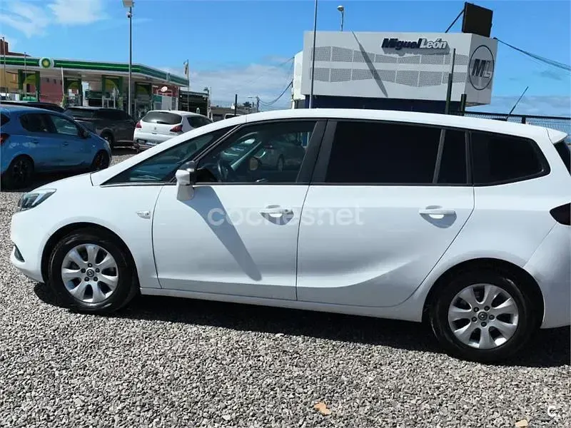 Usado Opel Zafira Family 140 CV (102 kW) 2018 Blanco Monovolumen