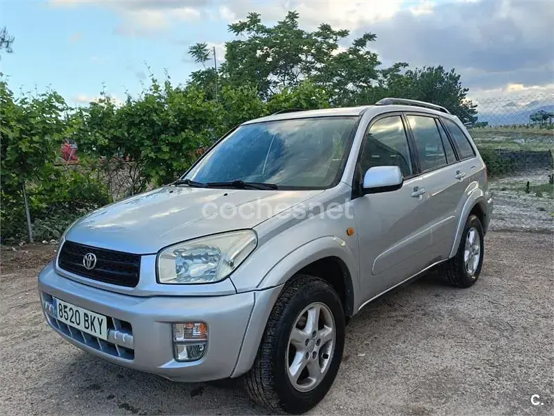 Usado Toyota RAV4 Sol 150 CV (110 kW) 2001 Gris / plata SUV
