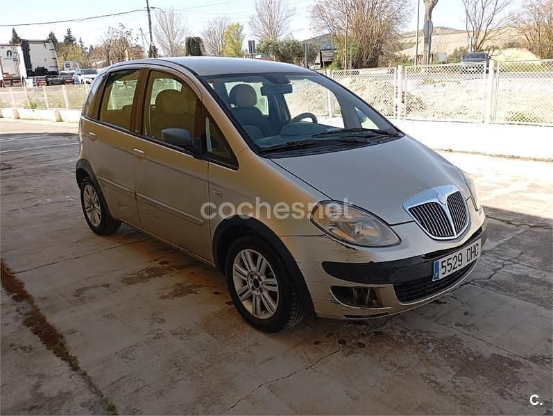 Beige Usado 2005 Lancia Musa Monovolumen | 1950 € - Imagen 1/4