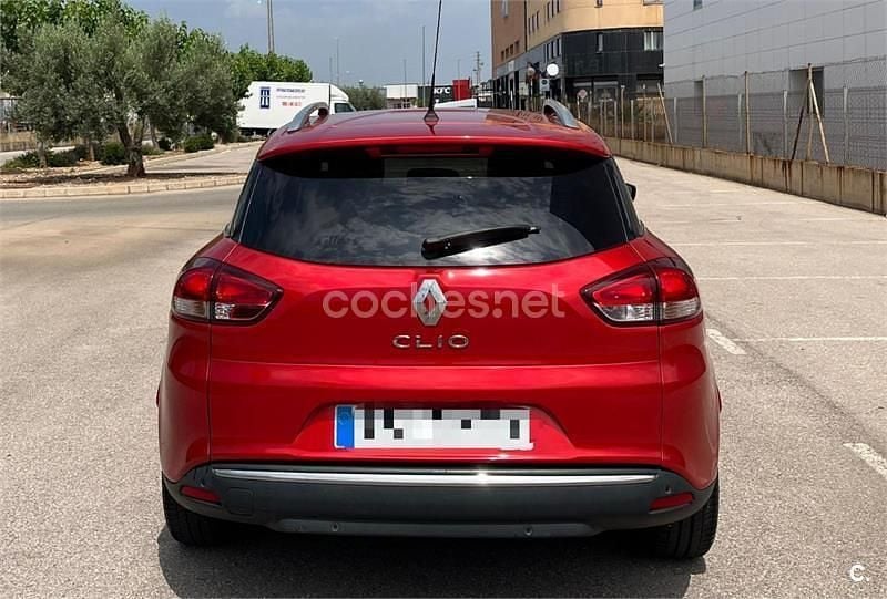 Usado Renault Clio IV Zen 90 CV (66 kW) 2019 Rojo Berlina