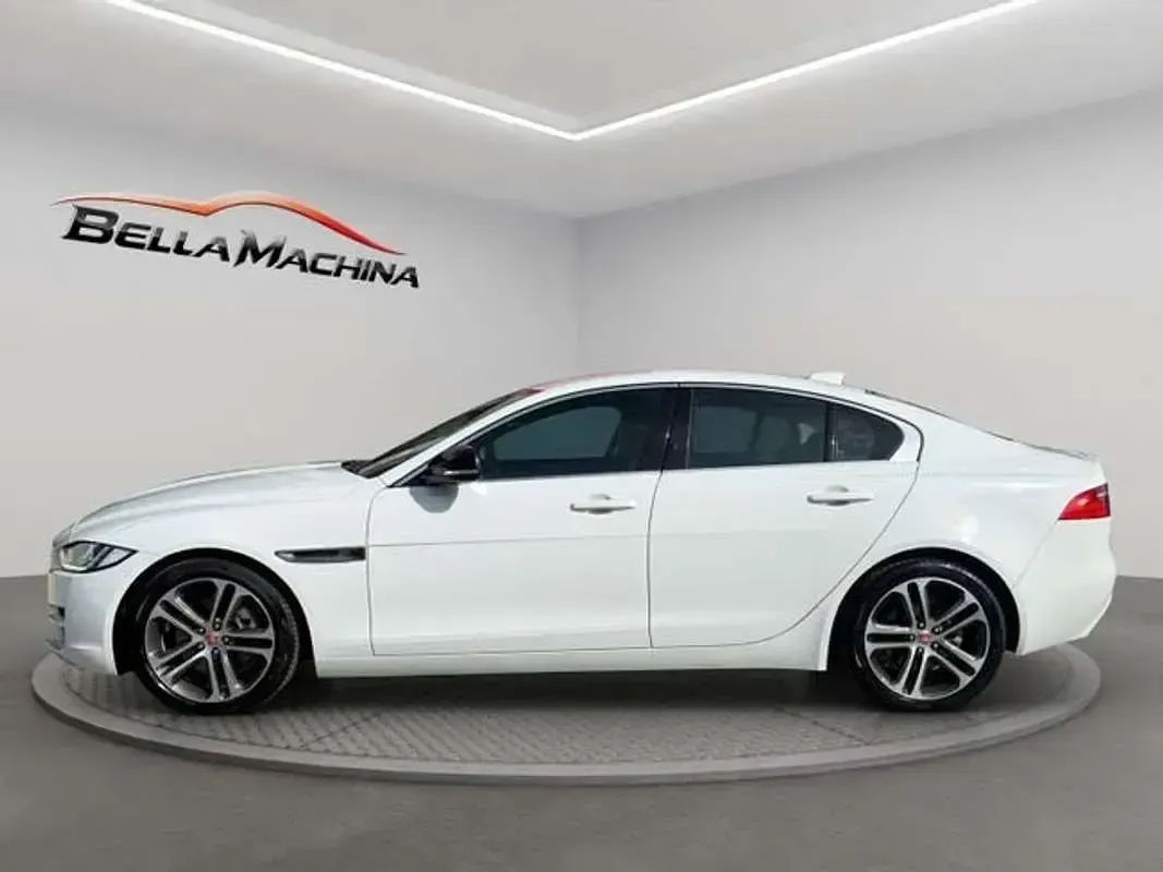 Usado Jaguar XE R-Dynamic 179 CV (131 kW) 2019 Blanco Berlina