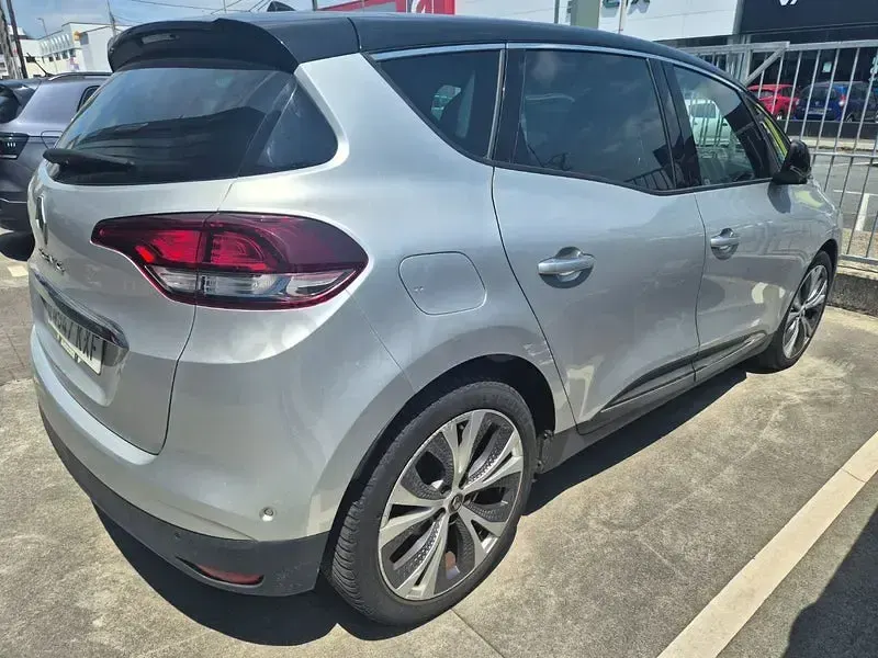 Usado Renault Scénic IV Zen 150 CV (110 kW) 2019 Gris / plata Monovolumen