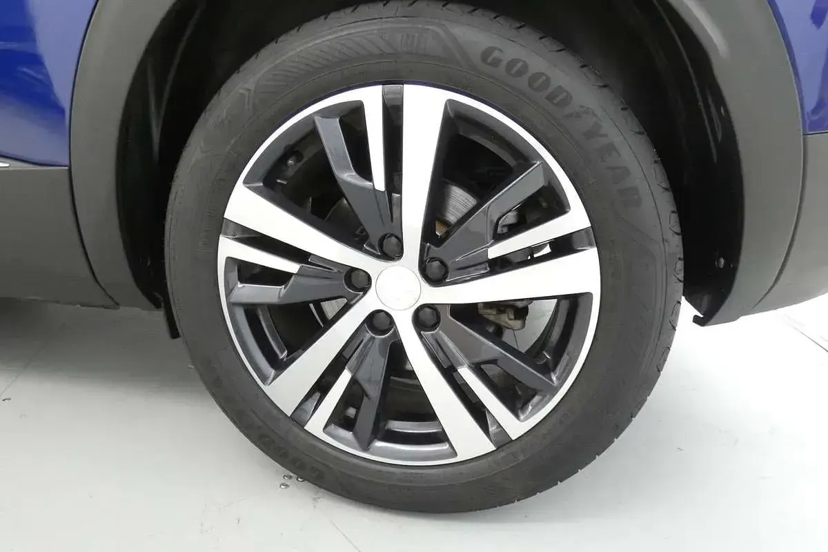 Usado Peugeot 3008 Allure 131 CV (96 kW) 2020 Azul SUV